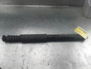 Used Rear shock absorber, right Renault Clio III (BR/CR) 1.5 dCi 70 Price on request offered by Akkie Stomphorst Autodemontage