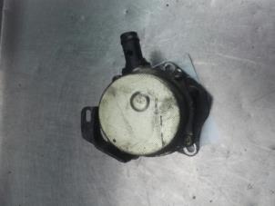 Used Vacuum pump (diesel) Renault Clio III (BR/CR) 1.5 dCi 70 Price on request offered by Akkie Stomphorst Autodemontage