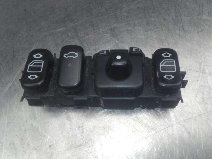Electric window switch from a Mercedes-Benz CLK (W208) 2.0 200 16V 1999