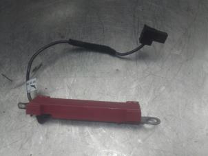 Used Antenna Amplifier Volvo S40 Price on request offered by Akkie Stomphorst Autodemontage