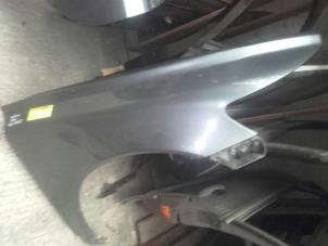 Used Front wing, right Volvo S40 Price on request offered by Akkie Stomphorst Autodemontage