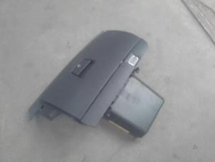 Used Glovebox Volvo S40 Price on request offered by Akkie Stomphorst Autodemontage