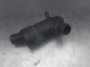 Used Windscreen washer pump Volvo S40 Price on request offered by Akkie Stomphorst Autodemontage