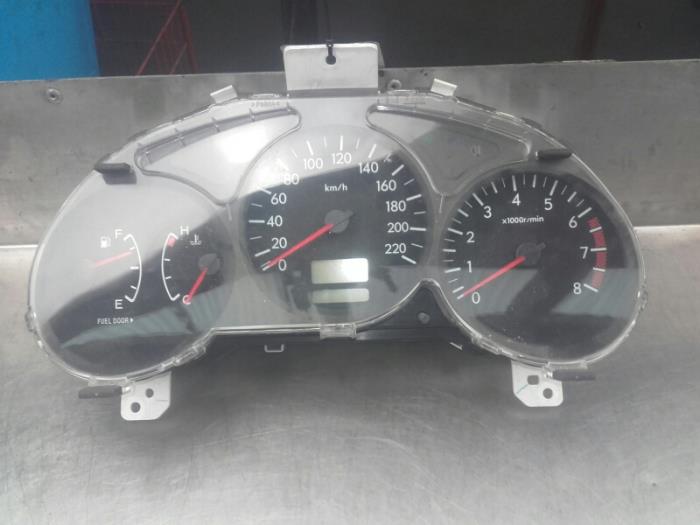 Instrument panel from a Subaru Forester (SG) 2.0 16V X 2005