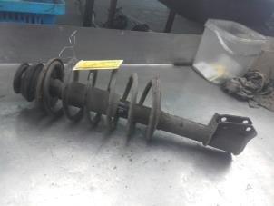 Used Front shock absorber rod, right Renault Clio (B/C57/357/557/577) 1.4 Kat. Price on request offered by Akkie Stomphorst Autodemontage