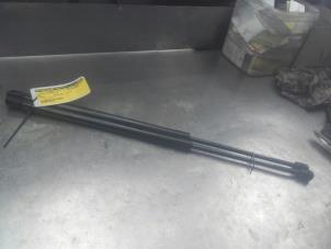 Used Set of tailgate gas struts BMW 3-Serie Price on request offered by Akkie Stomphorst Autodemontage