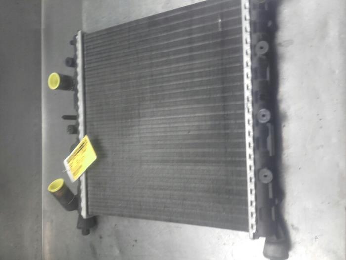Radiator from a Renault Clio II (BB/CB) 1.2 2007