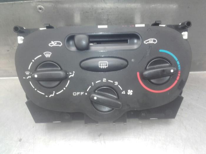 Heater control panel from a Peugeot 206 (2A/C/H/J/S) 1.4 XR,XS,XT,Gentry 2003