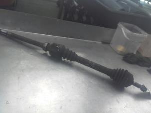Used Front drive shaft, right Peugeot 206 (2A/C/H/J/S) 1.4 XR,XS,XT,Gentry Price on request offered by Akkie Stomphorst Autodemontage
