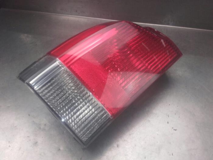 Taillight, left from a Volvo V70 (SW) 2.4 T 20V 2000