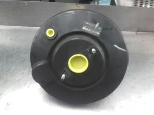 Used Brake servo Renault Clio III (BR/CR) 1.5 dCi 70 Price on request offered by Akkie Stomphorst Autodemontage