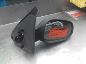 Used Wing mirror, right Renault Clio II (BB/CB) 1.4 16V Price on request offered by Akkie Stomphorst Autodemontage