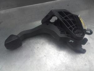 Used Clutch pedal Volkswagen Polo V (6R) 1.2 TDI 12V BlueMotion Price on request offered by Akkie Stomphorst Autodemontage