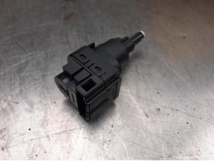 Used Brake light switch Volkswagen Caddy III (2KA,2KH,2CA,2CH) 2.0 SDI Price on request offered by Akkie Stomphorst Autodemontage
