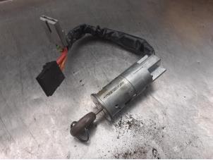 Used Ignition lock + key Renault Twingo (C06) 1.2 Price on request offered by Akkie Stomphorst Autodemontage
