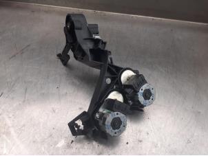 Used Heater valve motor BMW 3 serie (E46/4) 320i 24V Price on request offered by Akkie Stomphorst Autodemontage
