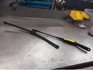 Used Front wiper arm Opel Astra H (L48) 1.6 16V Twinport Price on request offered by Akkie Stomphorst Autodemontage