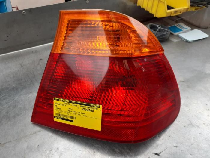 Taillight, right from a BMW 3 serie (E46/4) 320i 24V 1998