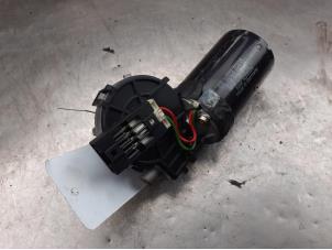 Used Front wiper motor BMW 3 serie (E46/4) 320i 24V Price on request offered by Akkie Stomphorst Autodemontage