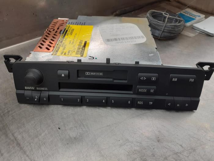 Radio/cassette player from a BMW 3 serie (E46/4) 320i 24V 1998