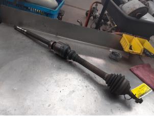 Used Front drive shaft, right Peugeot 406 (8B) 1.8 S,SL,ST,STX 16V Price on request offered by Akkie Stomphorst Autodemontage