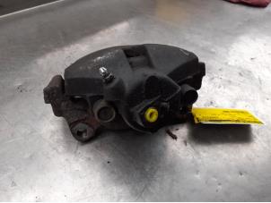Used Front brake calliper, left Volkswagen Caddy III (2KA,2KH,2CA,2CH) 1.6 TDI 16V Price on request offered by Akkie Stomphorst Autodemontage