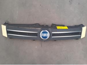 Used Grille Fiat Panda (169) 1.2 Fire Price on request offered by Akkie Stomphorst Autodemontage
