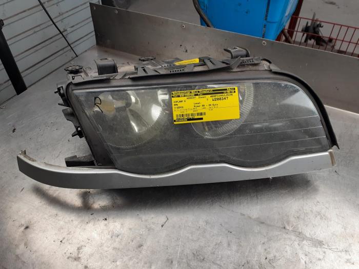 Headlight, right from a BMW 3 serie Touring (E46/3) 318i 2000