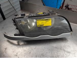 Used Headlight, right BMW 3 serie Touring (E46/3) 318i Price on request offered by Akkie Stomphorst Autodemontage