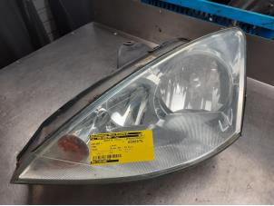 Used Headlight, left Ford Focus 1 Wagon 1.6 16V Price on request offered by Akkie Stomphorst Autodemontage
