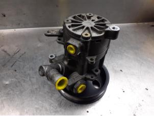Used Power steering pump Mercedes E Combi (S210) 2.0 E-200K 16V Price on request offered by Akkie Stomphorst Autodemontage