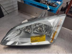 Used Headlight, left Ford Focus 2 1.6 Ti-VCT 16V Price on request offered by Akkie Stomphorst Autodemontage