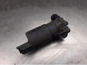 Used Windscreen washer pump Toyota Aygo (B10) 1.0 12V VVT-i Price on request offered by Akkie Stomphorst Autodemontage