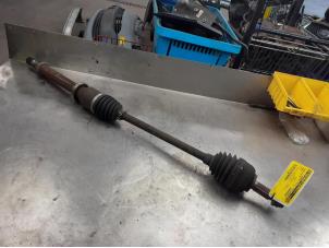 Used Front drive shaft, right Renault Clio III (BR/CR) 1.2 16V 75 Price on request offered by Akkie Stomphorst Autodemontage