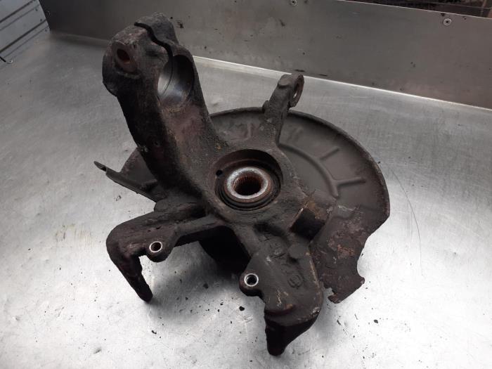 Knuckle, front right from a Skoda Fabia (6Y5) 1.4i 2001