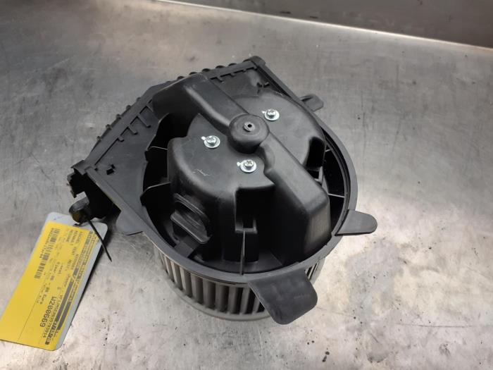 Heating and ventilation fan motor from a Renault Scénic II (JM) 1.5 dCi 105 2006