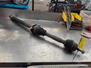 Used Front drive shaft, right Mercedes A (W168) 1.6 A-160 Price on request offered by Akkie Stomphorst Autodemontage