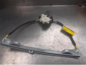 Used Window mechanism 4-door, front right Renault Clio II (BB/CB) 1.4 16V Price on request offered by Akkie Stomphorst Autodemontage
