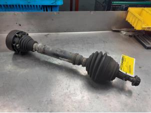 Used Front drive shaft, left Volkswagen Golf IV (1J1) 1.9 TDI 100 Price on request offered by Akkie Stomphorst Autodemontage