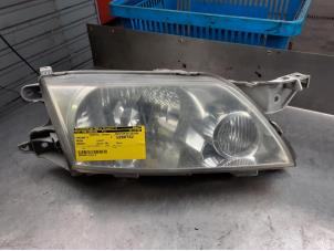 Używane Reflektor prawy Mazda Premacy 1.8 16V Cena na żądanie oferowane przez Akkie Stomphorst Autodemontage