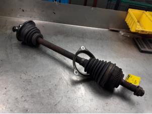 Used Front drive shaft, left Renault Clio II (BB/CB) 1.2 16V Price on request offered by Akkie Stomphorst Autodemontage