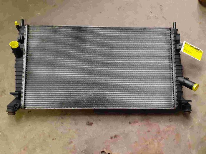 Radiator from a Ford Focus 2 Wagon 1.6 TDCi 16V 90 2007