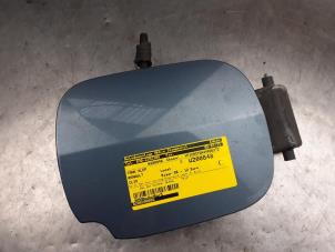 Used Tank cap cover Renault Clio III (BR/CR) 1.5 dCi 85 Price on request offered by Akkie Stomphorst Autodemontage