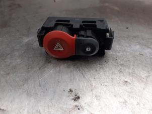 Used Panic lighting switch Renault Clio III (BR/CR) 1.5 dCi 85 Price on request offered by Akkie Stomphorst Autodemontage