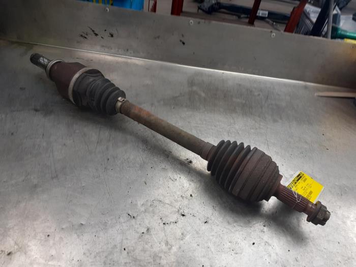 Front drive shaft, left from a Renault Clio III (BR/CR) 1.5 dCi 85 2006