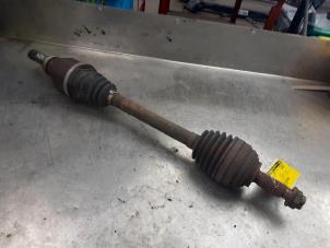 Used Front drive shaft, left Renault Clio III (BR/CR) 1.5 dCi 85 Price on request offered by Akkie Stomphorst Autodemontage