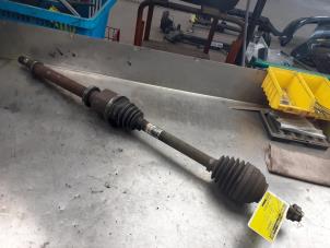 Used Front drive shaft, right Renault Clio III (BR/CR) 1.5 dCi 85 Price on request offered by Akkie Stomphorst Autodemontage