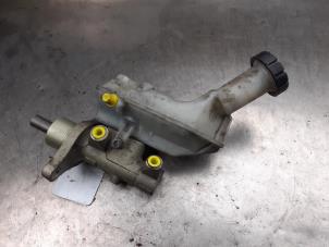 Used Master cylinder Renault Clio III (BR/CR) 1.5 dCi 85 Price on request offered by Akkie Stomphorst Autodemontage