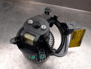 Used Heating and ventilation fan motor Fiat Grande Punto (199) 1.4 Price on request offered by Akkie Stomphorst Autodemontage