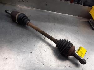 Used Front drive shaft, left Peugeot 207/207+ (WA/WC/WM) 1.4 Price € 40,00 Margin scheme offered by Akkie Stomphorst Autodemontage